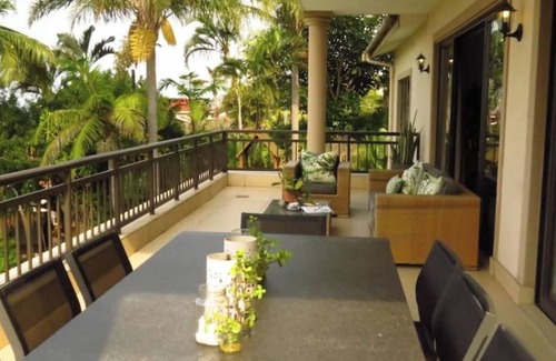 La Lucia House | 🏡 Spacious Holiday Home with Sea Views, Private Studio & Full-Time Staff