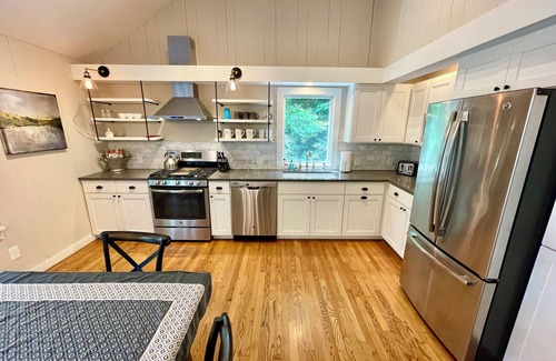 Warren House | Spacious home <1 min from Lincoln Peak! Fits the whole extended family