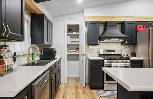 Far North Central House | Spacious Home-10 min from Six Flags/RIM/La Cantera