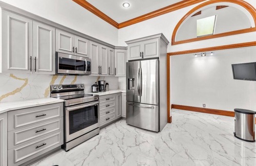 Sandalfoot Cove House | Spacious home for the whole family in Boca Raton. 10 min from the beach!