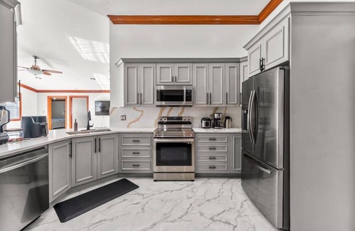 Sandalfoot Cove House | Spacious home for the whole family in Boca Raton. 10 min from the beach!