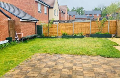 Sherborne St. John House | Spacious home for contractors and families