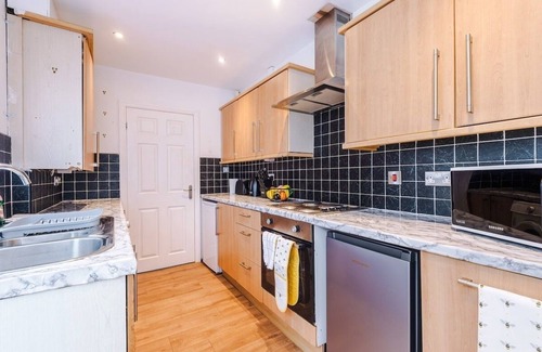 Etruria House | Spacious Home in Stoke-on-Trent, Ideal for Business, Sleeps 5!