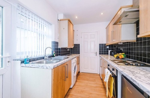 Etruria House | Spacious Home in Stoke-on-Trent, Ideal for Business, Sleeps 5!
