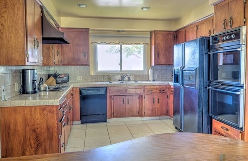 Ladera Heights House | Spacious home in Culver City district – Close to Venice and Downtown LA.