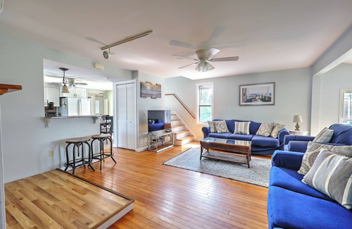 Narragansett Pier House | Spacious home in the pier ,walk to Narr beach, nice yard for relaxing.