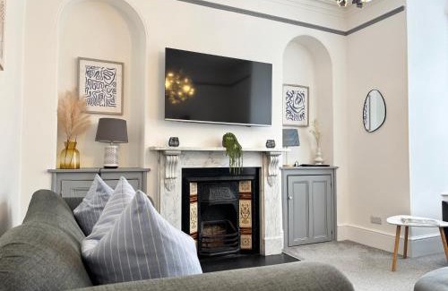 Chysauster House | Spacious Home Near Seafront & Train Station 5 Bed Sleeps 10- Central Penzance