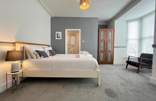 Chysauster House | Spacious Home Near Seafront & Train Station 5 Bed Sleeps 10- Central Penzance