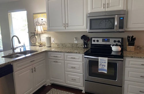 Lakeland House | Spacious Home on Lake Hamilton with Covered Boatdock/3 Kayaks
