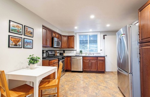 South Side Slopes House | Spacious Home | Perfect for Families or Groups
