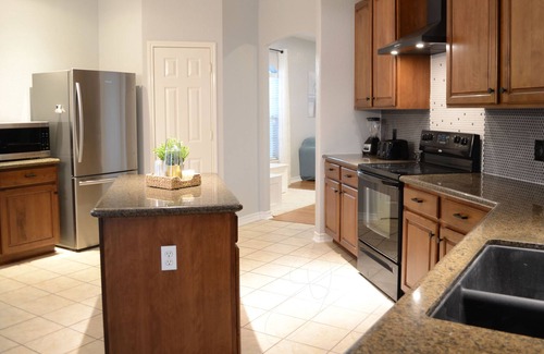 Stone Oak House | Spacious Home Sleeps 16+