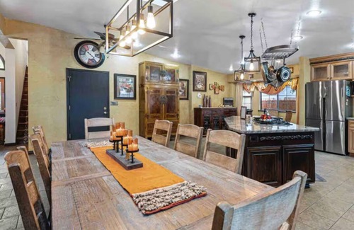 West University House | Spacious home w/HOT TUB near UNR, San Rafael Park