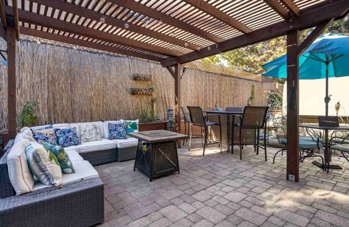 West University House | Spacious home w/HOT TUB near UNR, San Rafael Park