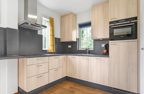 Brouwershaven House | Spacious Home with Garden