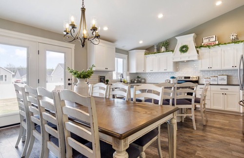 Ammon House | Spacious Home with swim spa and games sleeps 27