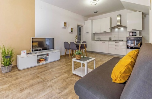 Barbariga House | Spacious home with swimming pool and gym