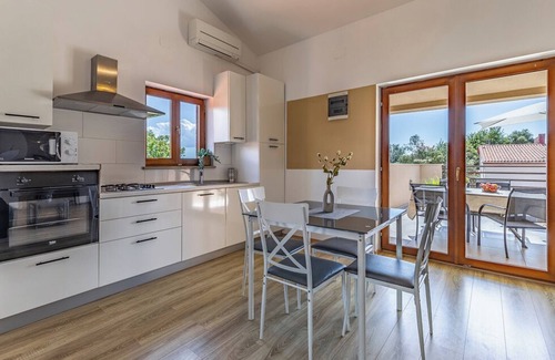 Barbariga House | Spacious home with swimming pool and gym
