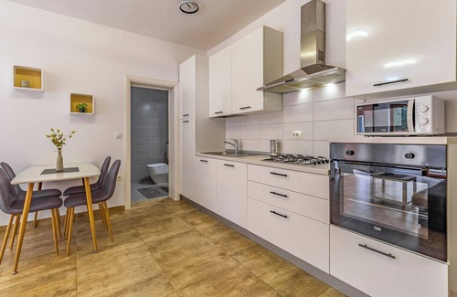 Barbariga House | Spacious home with swimming pool and gym