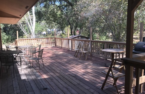 Kaweah House | Spacious Home with Large Deck & North Fork River Beach for Family Fun. Book It!