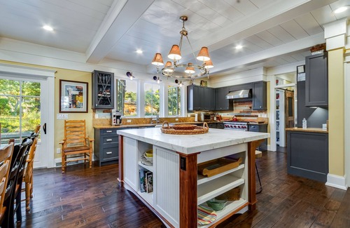 Green Lake House | Spacious house for family vacation!