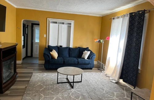 Des Moines House | Spacious house in the heart of Des Moines , Iowa