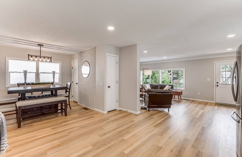 St. Louis Park House | Spacious house in St. Louis Park