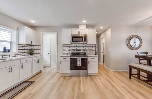 St. Louis Park House | Spacious house in St. Louis Park