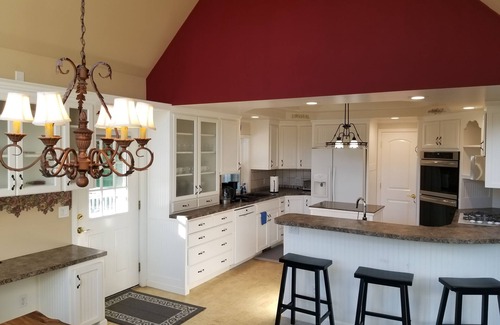 Peshastin House | Spacious House w/Nature View, Hot Tub, Gameroom