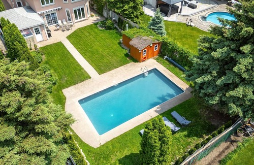 Rathwood House | Spacious House with Large Heated Pool and Backyard.