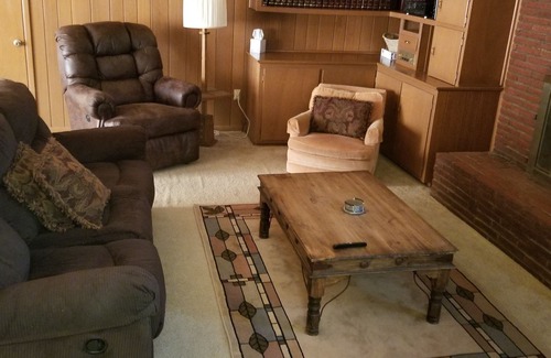 Breckenridge House | Spacious house with Wifi - only 10 minutes from Hubbard Lake.