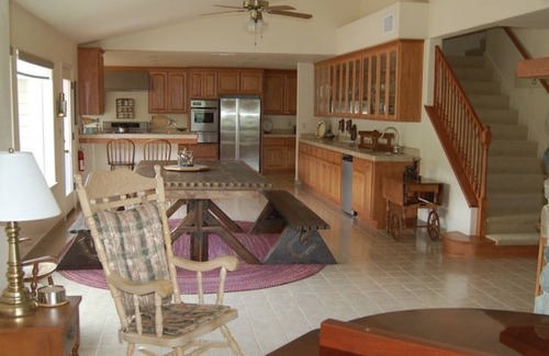 Kaweah House | Spacious House with Breathtaking Panoramic Views and Private River Access