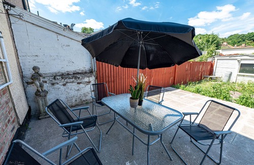 Greenwich House | Spacious house with 4 bedrooms and 2 bathrooms, perfect for big group