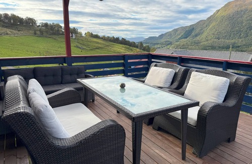 Halsa Municipality House | Spacious house, with boat, in beautiful landscape