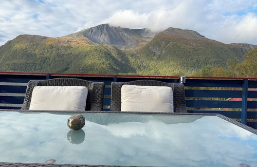 Halsa Municipality House | Spacious house, with boat, in beautiful landscape