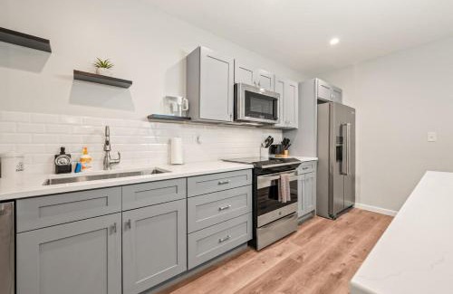 Bloomfield House | Spacious House with King Beds in Prime Location