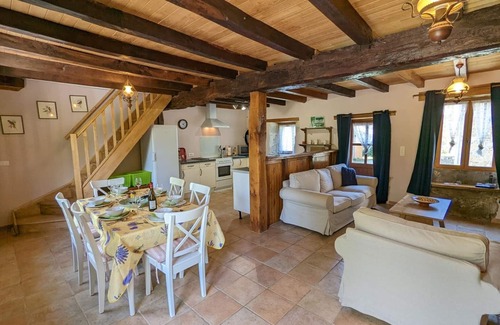 Massignac Cottage | Spacious house with private garden in Massignac