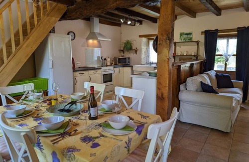 Massignac Cottage | Spacious house with private garden in Massignac