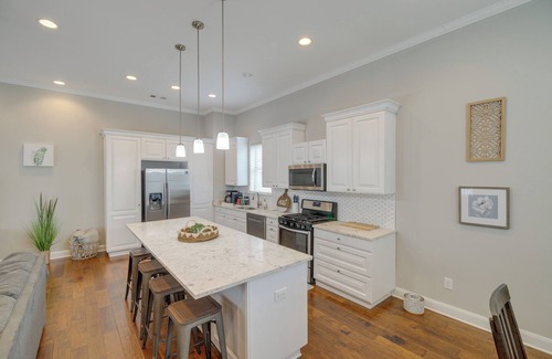 Shady Acres House | Spacious Houston Townhome ~ 5 Mi to Downtown!