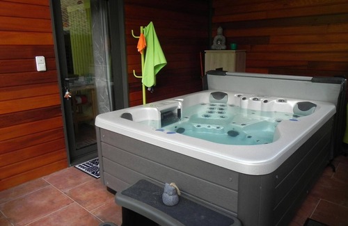 Steenvoorde Cottage | Spacious independent cottage near city center