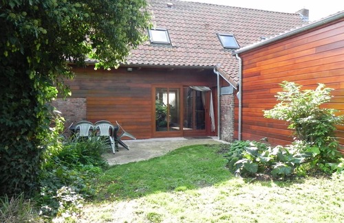Steenvoorde Cottage | Spacious independent cottage near city center
