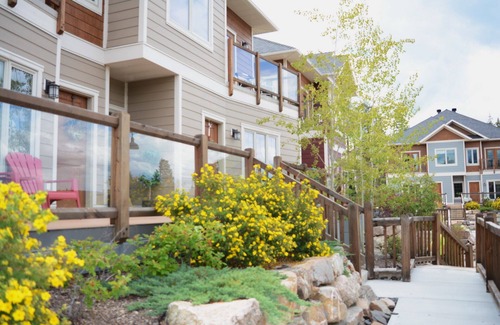 East Kootenay House | Spacious Invermere 3bd2.5ba Townhome Nestled in the Purcell Mountains!