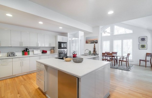 Vanderhorst Plantation House | SPACIOUS Kiawah Home, Pet Friendly and Private Pool!