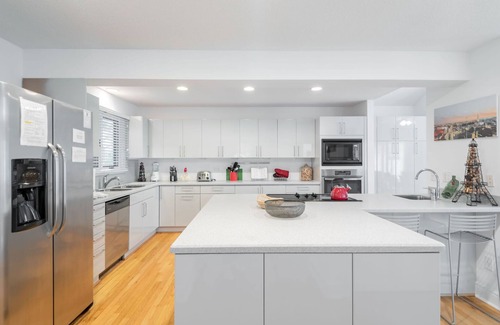 Vanderhorst Plantation House | SPACIOUS Kiawah Home, Pet Friendly and Private Pool!