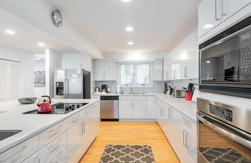 Vanderhorst Plantation House | SPACIOUS Kiawah Home, Pet Friendly and Private Pool!