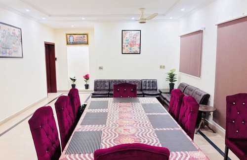 Lahore House | “Spacious King Rooms Prime DHA Location Perfect for Business & Family Stays