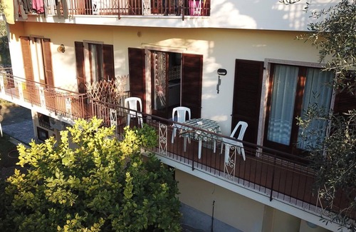 Assenza Apartment | "Spacious lake view apartment"