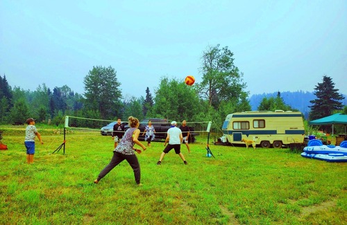 Bridge Lake RV Rental | Spacious Lakefront Campsites