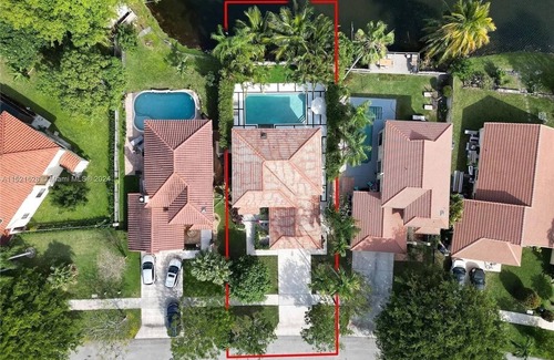Deerfield Beach Villa | Spacious Lakeview 3-BR Oasis with Pool & HotTub in Deerfield Beach,FL