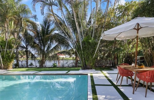 Deerfield Beach Villa | Spacious Lakeview 3-BR Oasis with Pool & HotTub in Deerfield Beach,FL