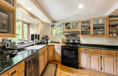 Saint-Hippolyte House | Spacious Laurentian Retreat: Xmas/NY available!